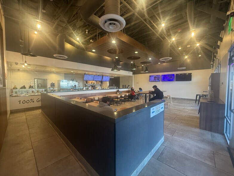 2520 E Craig Rd, North Las Vegas, NV à louer - Photo du bâtiment - Image 3 de 15