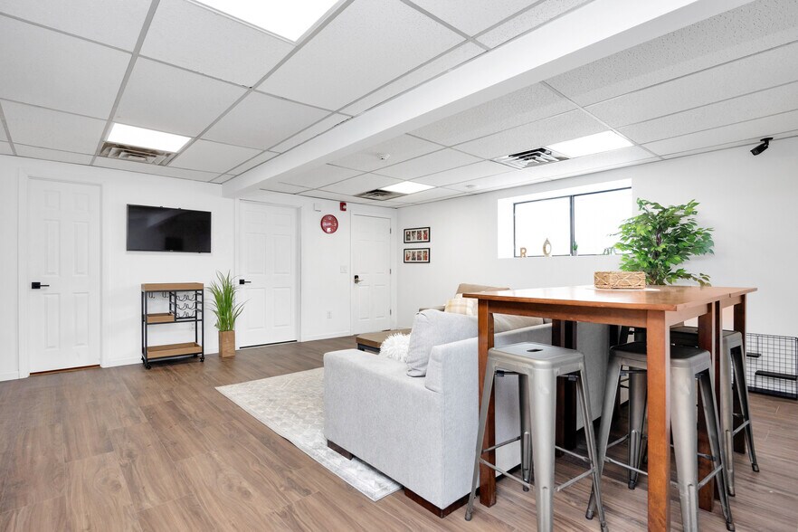 429 W Main St, Patchogue, NY à louer - Photo du bâtiment - Image 3 de 29