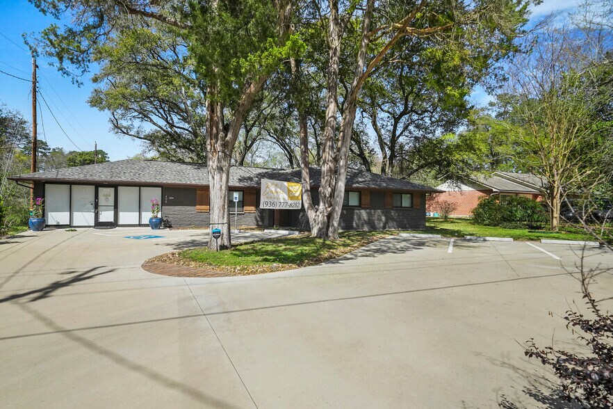 408 Wilson Rd, Conroe, TX à louer - Photo principale - Image 2 de 50