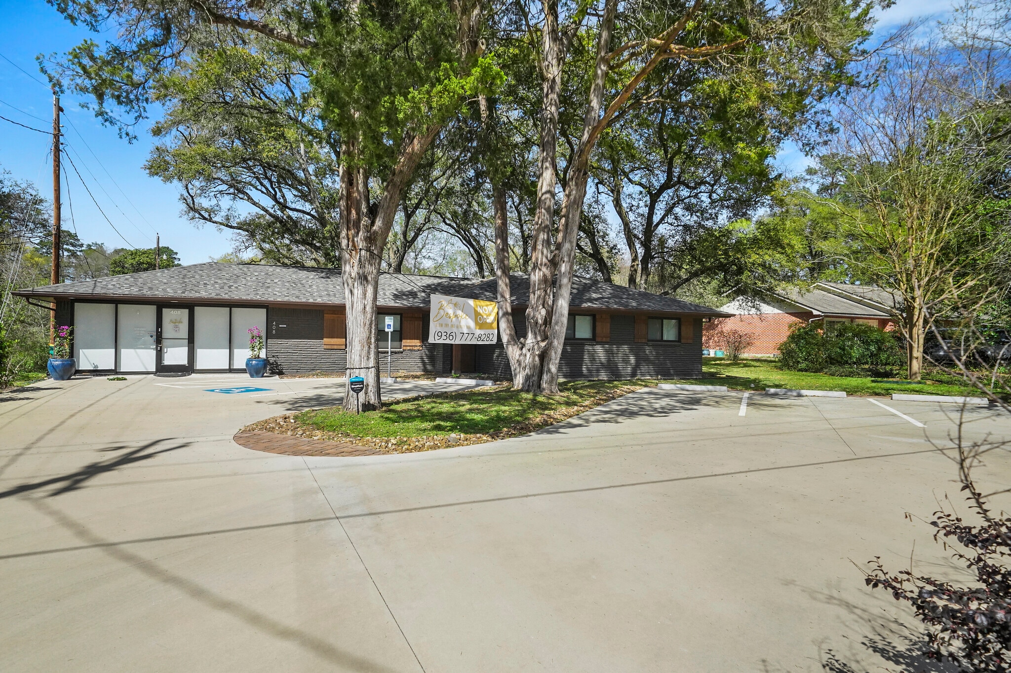 408 Wilson Rd, Conroe, TX à vendre Photo principale- Image 1 de 32