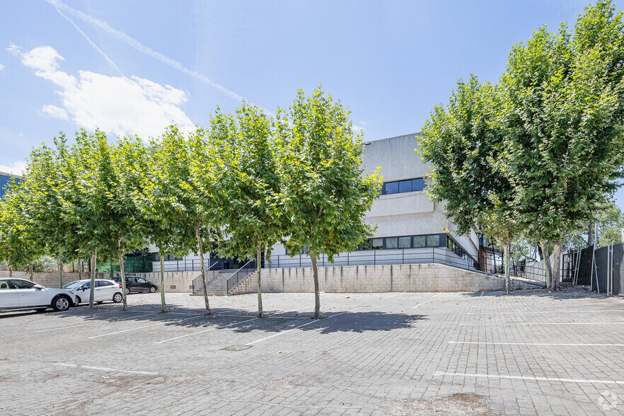 Avenida Fuentemar, 16, Coslada, Madrid à louer - Photo du bâtiment - Image 2 de 30