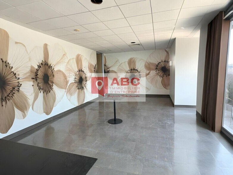 Office in Mauguio for lease - Interior Photo - Image 1 of 6