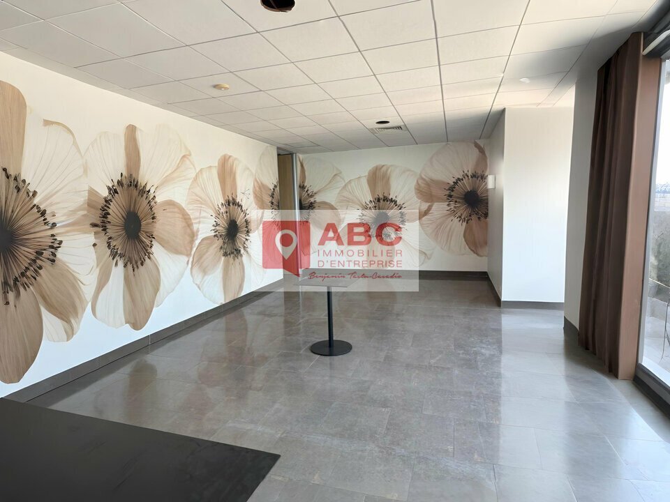 Office in Mauguio for lease Interior Photo- Image 1 of 7