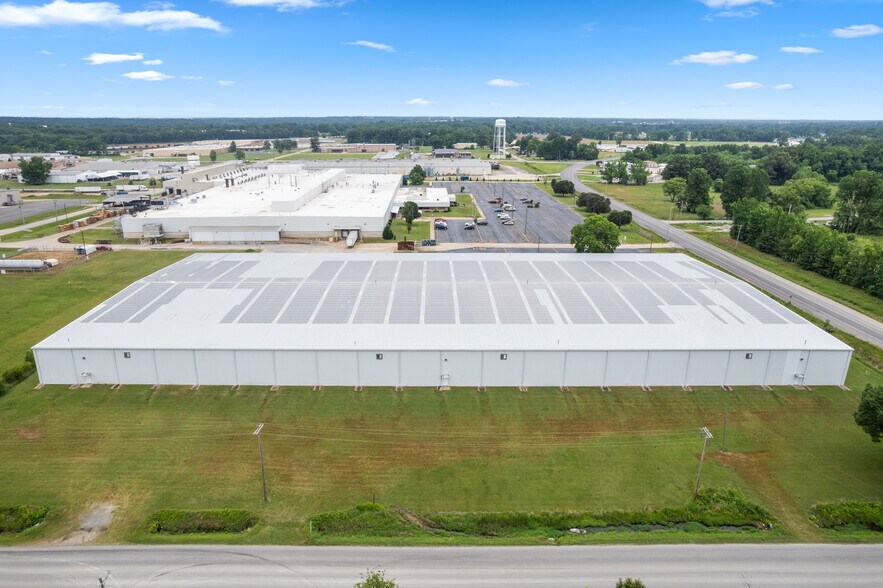 1515 Cravens Rd, Poplar Bluff, MO à vendre - Photo du bâtiment - Image 2 de 9