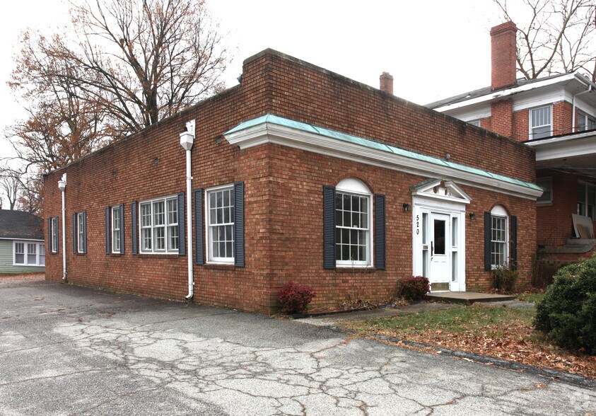 520 Summit Ave, Greensboro, NC à louer - Photo principale - Image 1 de 10
