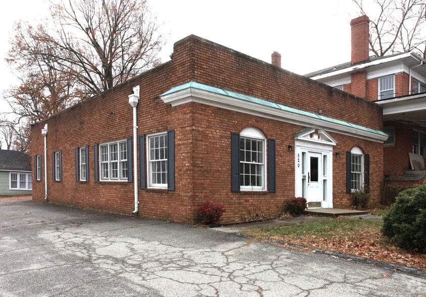 520 Summit Ave, Greensboro, NC for lease - Primary Photo - Image 1 of 10