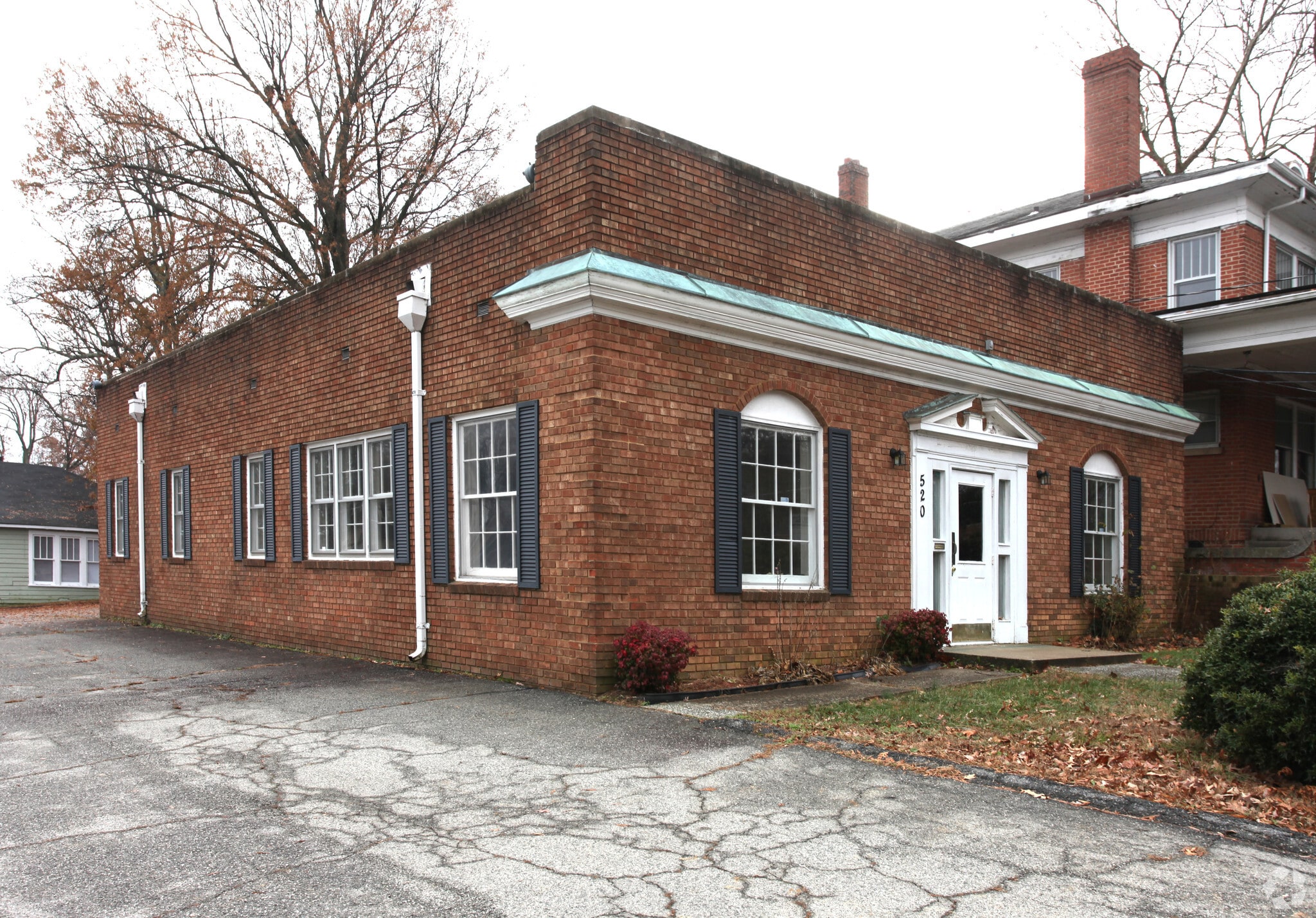 520 Summit Ave, Greensboro, NC for lease Primary Photo- Image 1 of 11