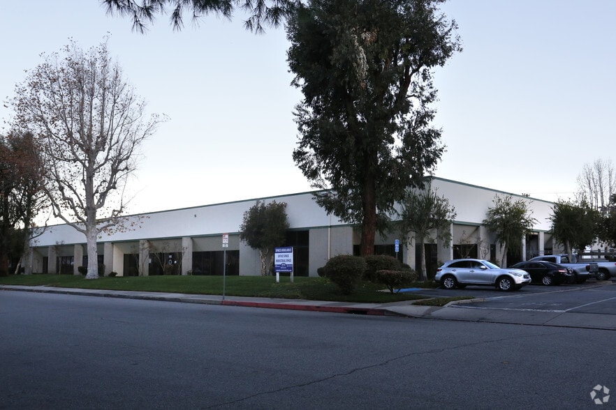 4685 Industrial St, Simi Valley, CA for lease - Primary Photo - Image 1 of 5