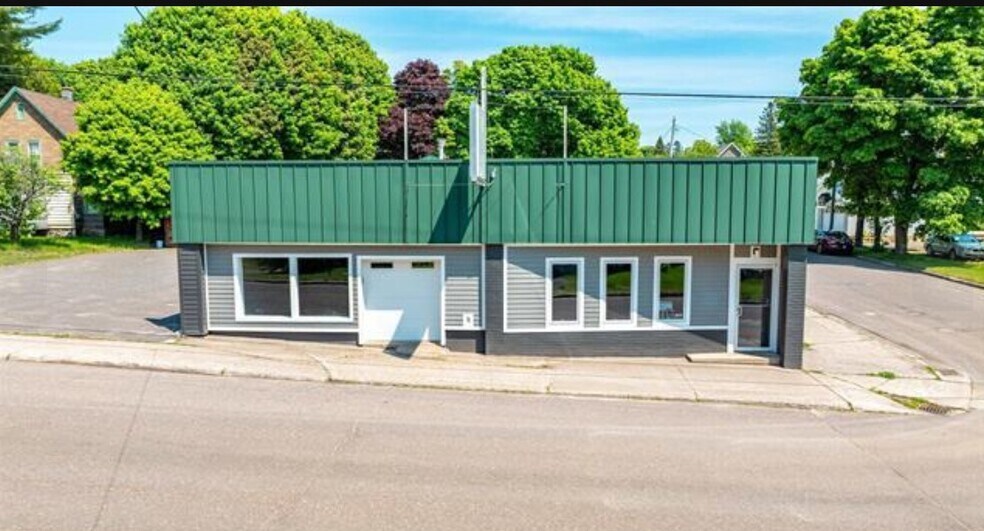 1001 Ethel Ave, Hancock, MI à vendre - Photo du bâtiment - Image 2 de 18