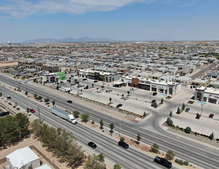 13649 Eastlake Blvd, El Paso, TX à louer - Photo du bâtiment - Image 2 de 11