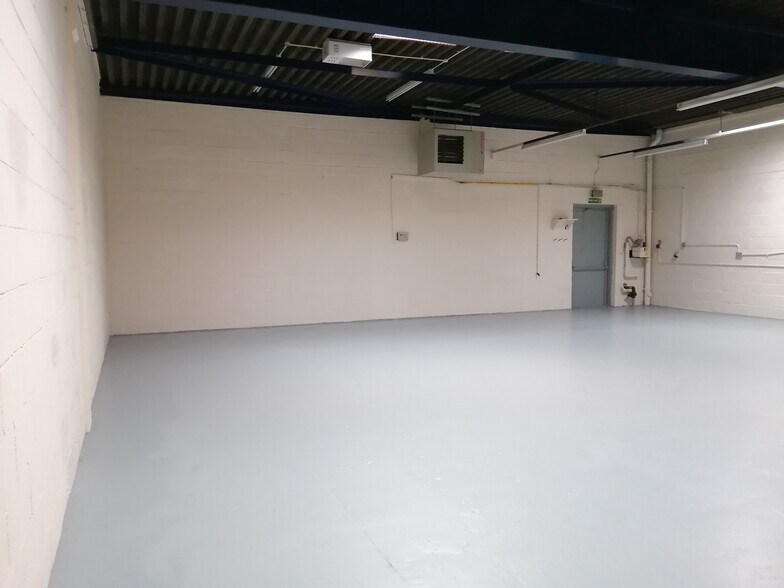 7-11 Kelvin Sq, Livingston for lease - Building Photo - Image 2 of 3