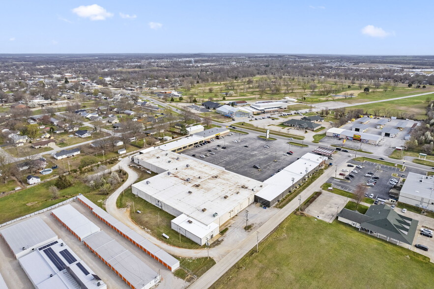 1805-1913 W Broadway St, Bolivar, MO for lease - Building Photo - Image 2 of 4