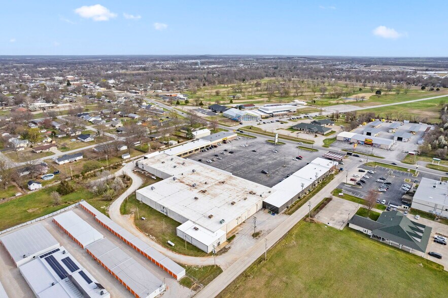 1805-1913 W Broadway St, Bolivar, MO à louer - Photo du bâtiment - Image 2 de 4