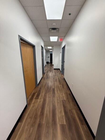 2340 E Beardsley Rd, Phoenix, AZ for lease - Interior Photo - Image 3 of 26