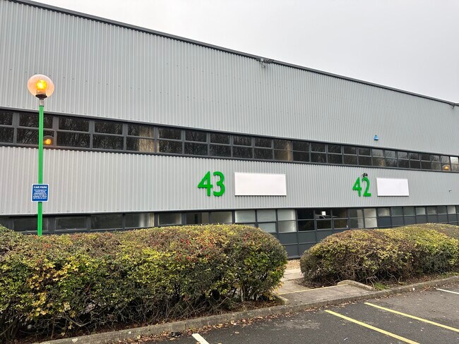 Plus de détails pour 37-44 Potters Ln, Milton Keynes - Industriel à louer