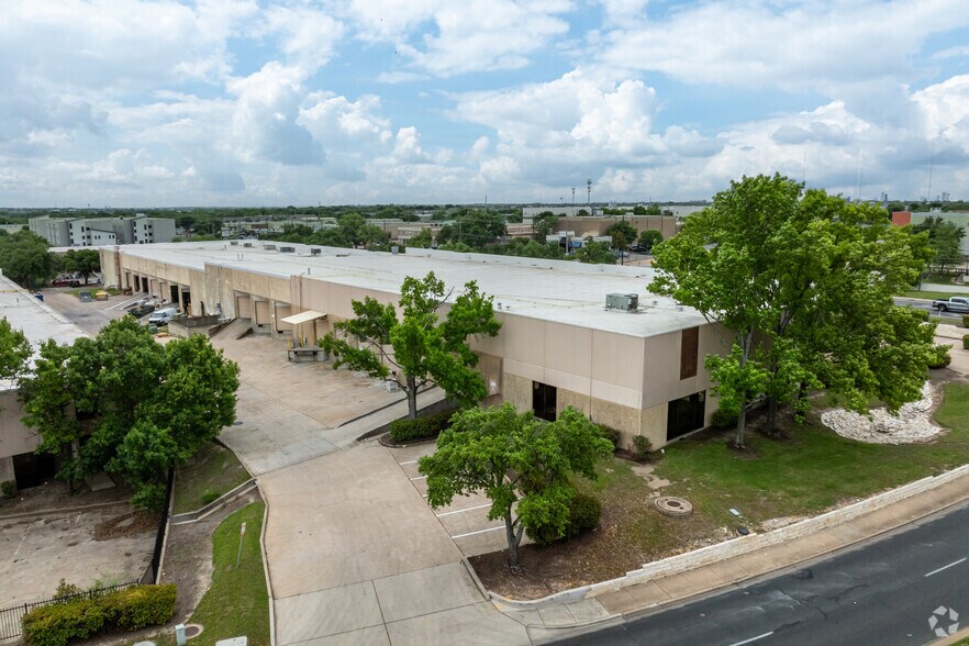2020 Rutland Dr, Austin, TX à louer - Photo du bâtiment - Image 3 de 12