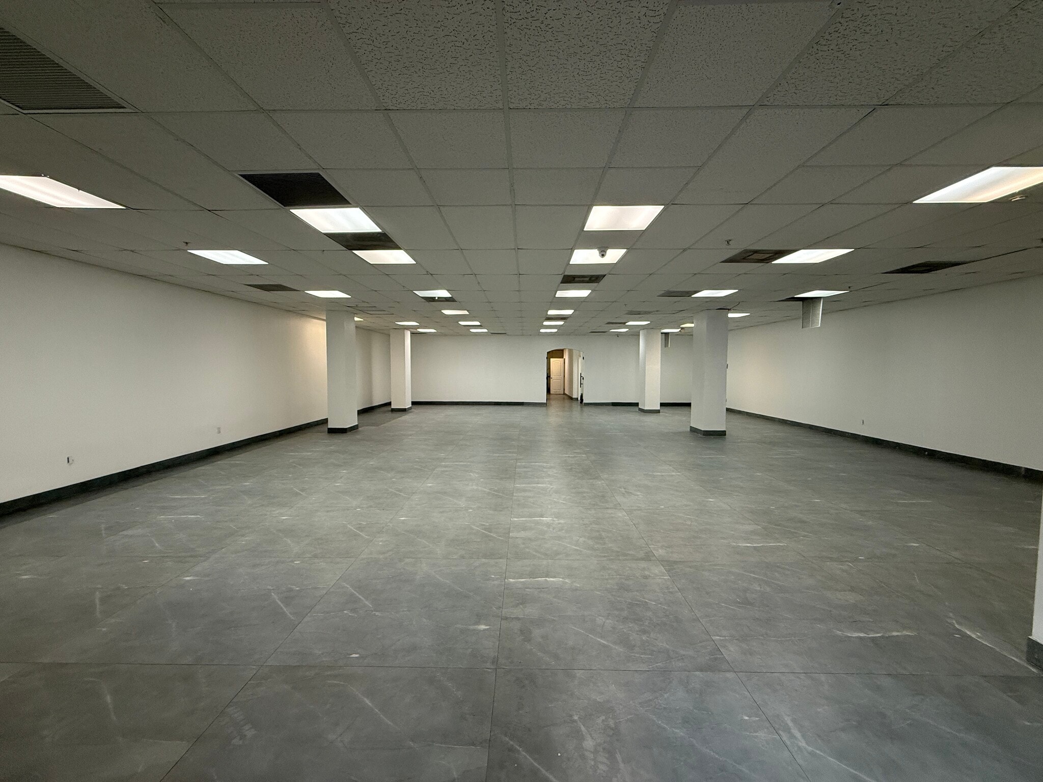 250 Sunny Isles Blvd, Sunny Isles Beach, FL for lease Interior Photo- Image 1 of 1