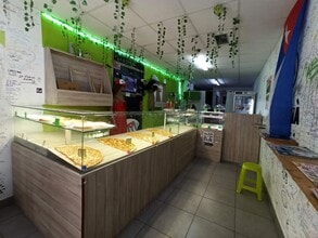 Retail in Barcelona, Barcelona for lease Interior Photo- Image 2 of 12