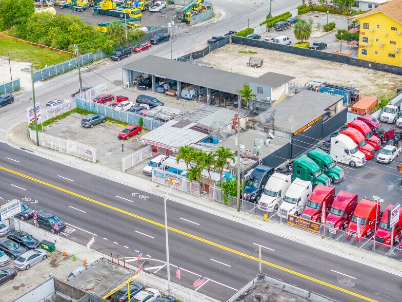 2395 NW 36th St, Miami, FL à louer - Photo du bâtiment - Image 2 de 22