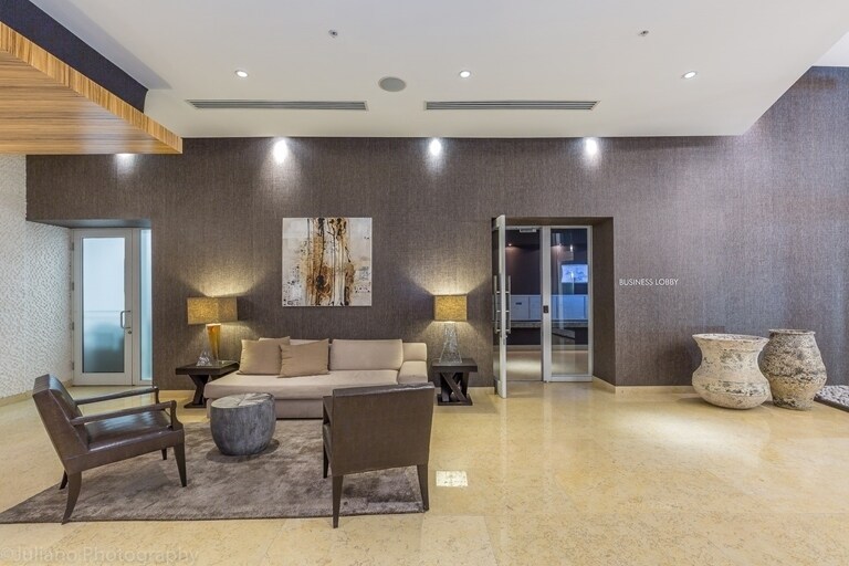 40 SW 13th St, Miami, FL à louer - Photo du bâtiment - Image 3 de 4
