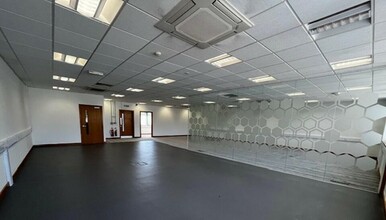 Blackburn Rd, Rossendale for lease Interior Photo- Image 1 of 4