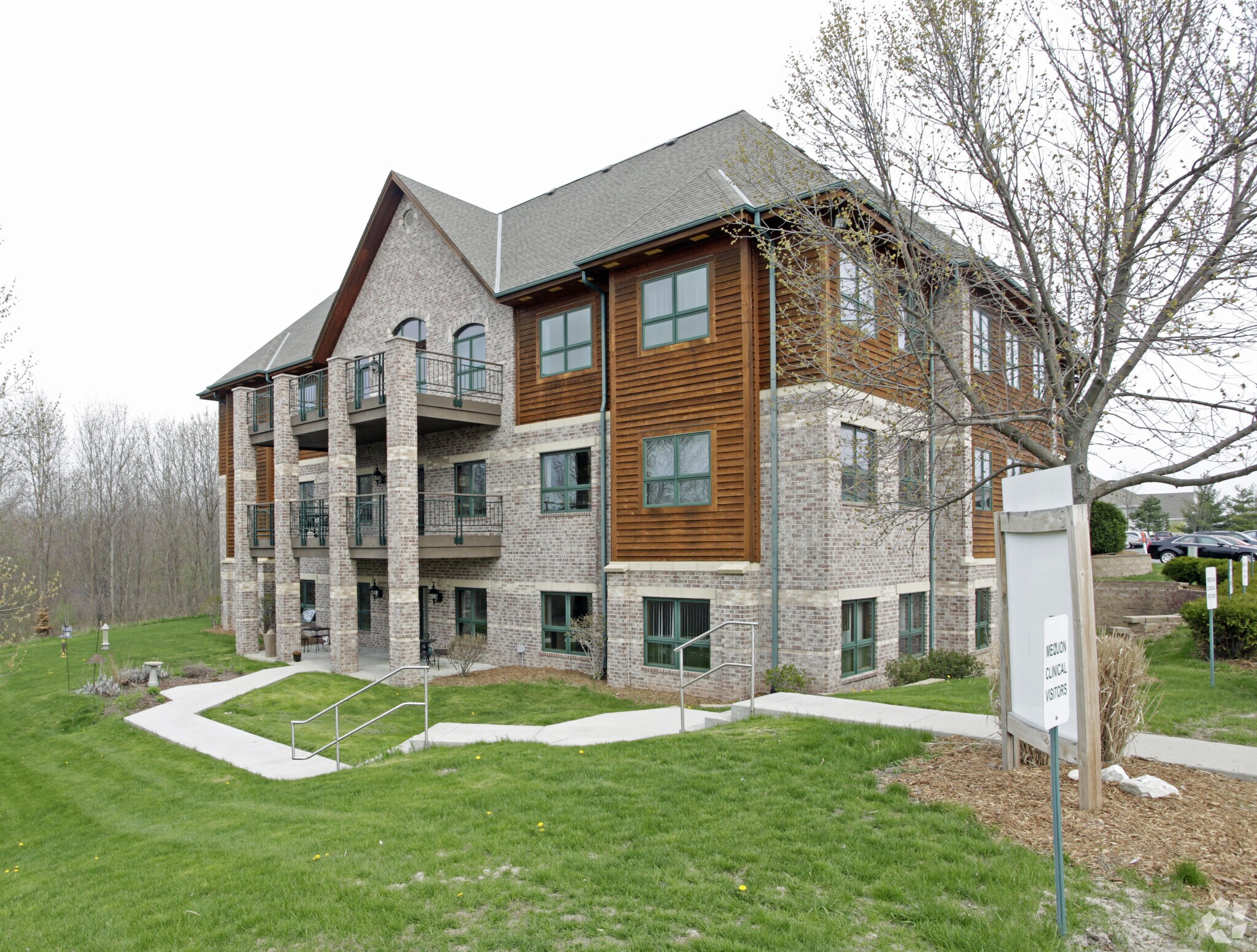 1045 W Glen Oaks Ln, Mequon, WI à vendre Photo principale- Image 1 de 5