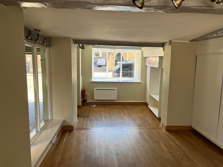 2 Mill St, Oakham à louer - Photo du bâtiment - Image 2 de 8