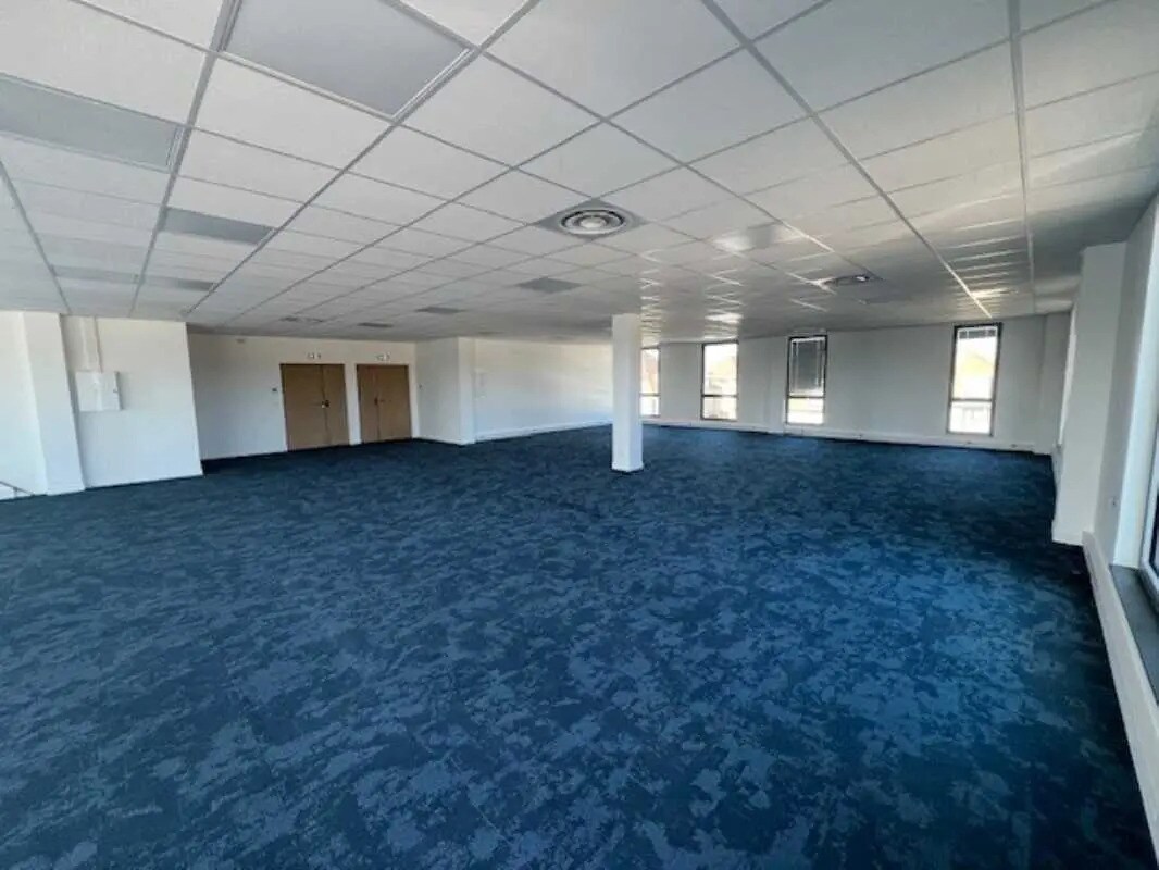 Office in Plaisir for lease Interior Photo- Image 1 of 6