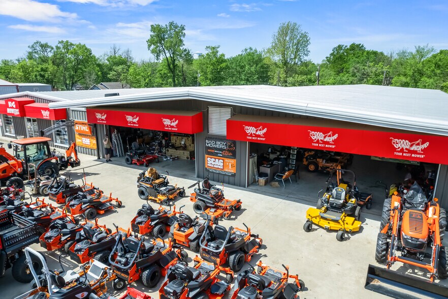 Industrial Portfolio Sale Leaseback portefeuille de 9 propriétés à vendre sur LoopNet.ca - Photo du bâtiment - Image 2 de 3