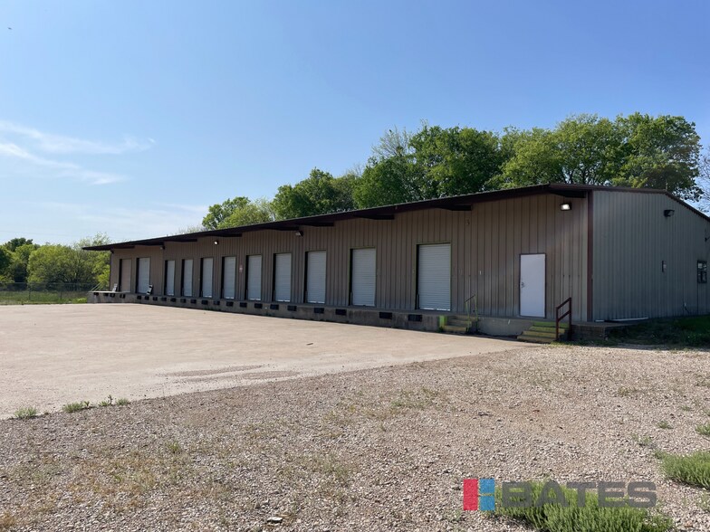 800 NW McKinney St, Rice, TX à vendre - Photo du bâtiment - Image 1 de 12