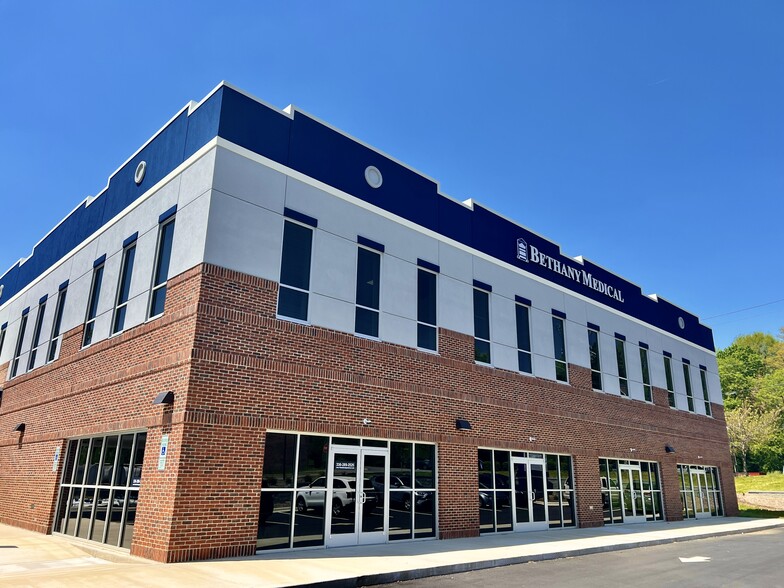1103 D St, North Wilkesboro, NC for lease - Building Photo - Image 2 of 7