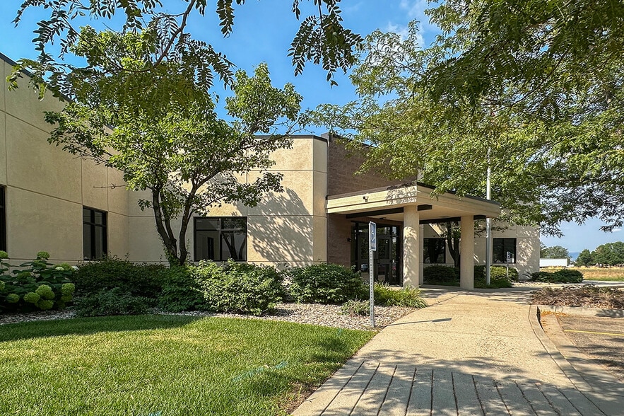 4557 Denrose Ct, Fort Collins, CO à vendre - Photo du bâtiment - Image 3 de 13