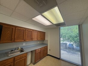 1314 N 38th St, Kansas City, KS for lease Interior Photo- Image 2 of 7