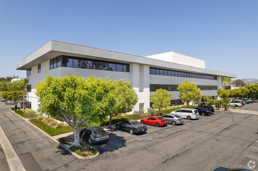 2601 Saturn St, Brea, CA à louer - Photo du bâtiment - Image 2 de 24
