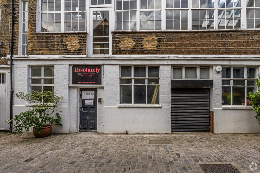 22-23 Brownlow Mews, Londres à louer - Photo du bâtiment - Image 3 de 22