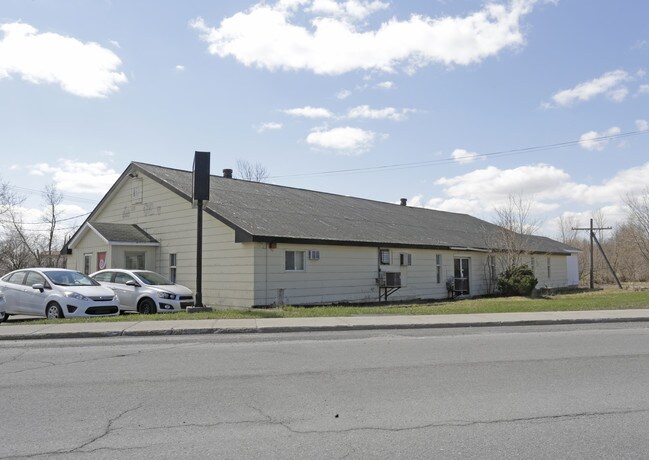 Plus de détails pour 20 Montée Lasaline, Saint-Constant, QC - Commerce de détail à vendre