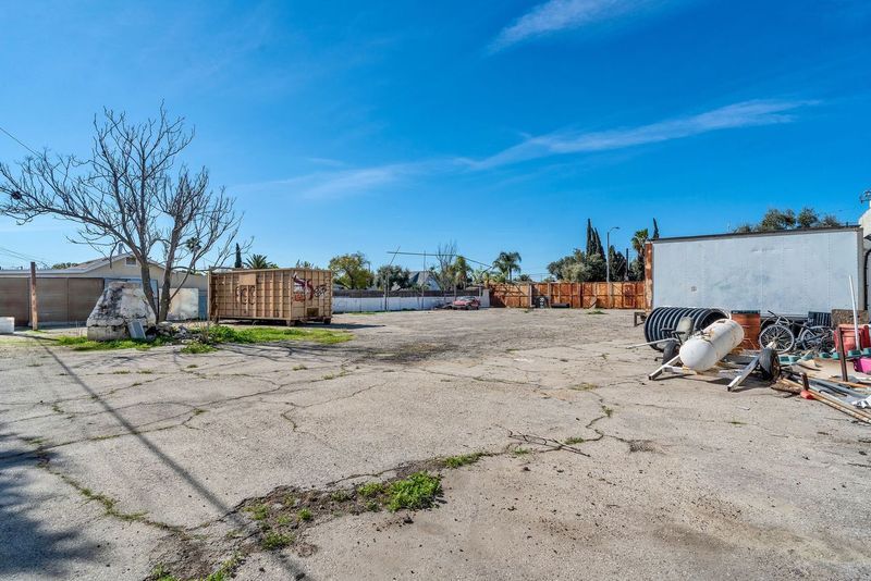 10741 San Fernando Rd, Pacoima, CA à vendre - Photo du bâtiment - Image 2 de 6