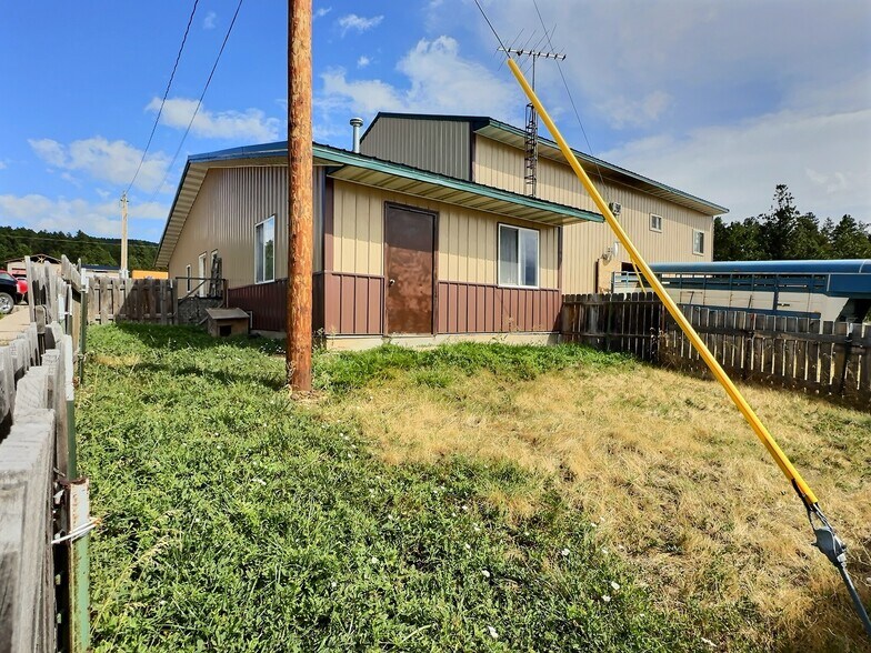 130 Commercial Ln, Sundance, WY à vendre - Photo du bâtiment - Image 2 de 26