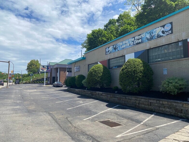 2905 Banksville Rd, Pittsburgh, PA à vendre - Photo du bâtiment - Image 2 de 7
