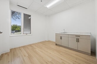 950 N York Rd, Hinsdale, IL à louer Photo intérieure- Image 1 de 12