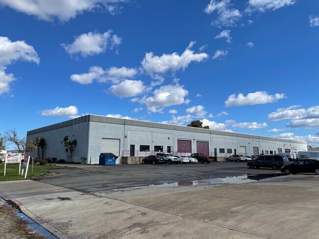 Plus de détails pour 9389 Dowdy Dr, San Diego, CA - Industriel à louer
