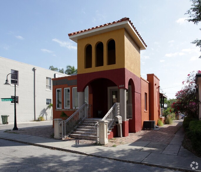 401 Burns Ct, Sarasota, FL à vendre - Photo du bâtiment - Image 2 de 15