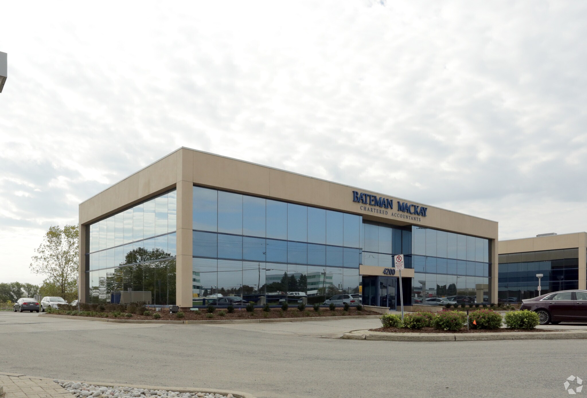 4200 S Service Rd, Burlington, ON à louer Photo du bâtiment- Image 1 de 6