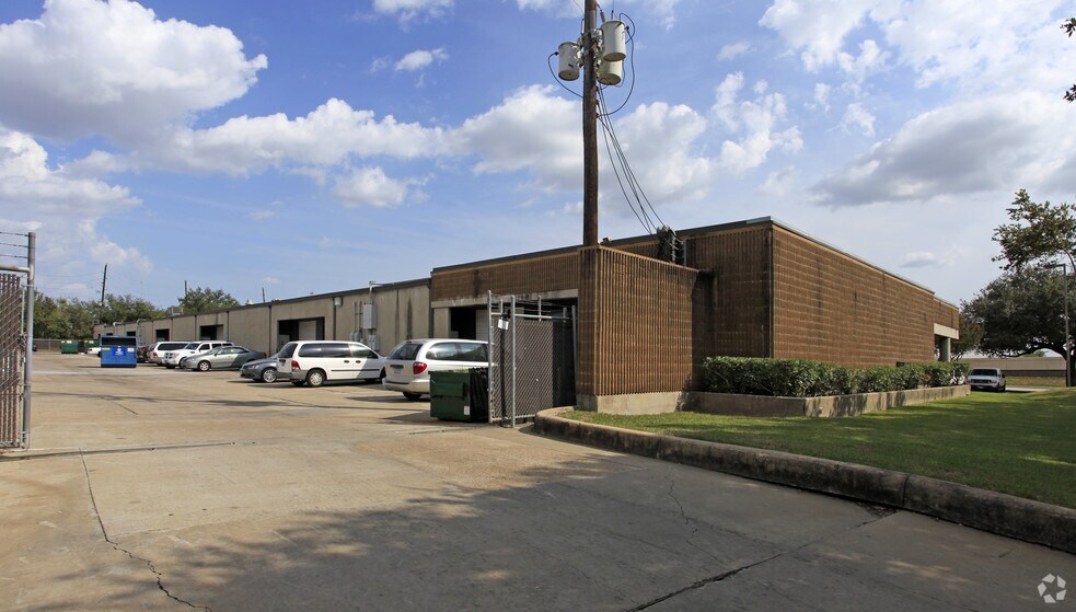 900 S Loop Fwy W, Houston, TX à louer - Photo du bâtiment - Image 3 de 10