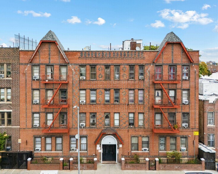 99 E 96th St, Brooklyn, NY portefeuille de 3 propriétés à vendre sur LoopNet.ca - Photo du bâtiment - Image 1 de 12