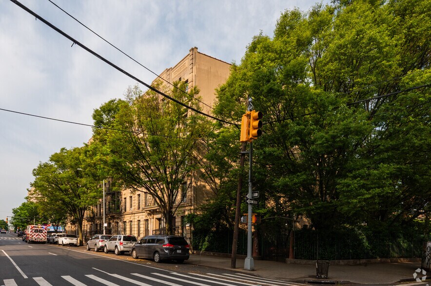 277 Brook Ave, Bronx, NY à louer - Photo du bâtiment - Image 3 de 4