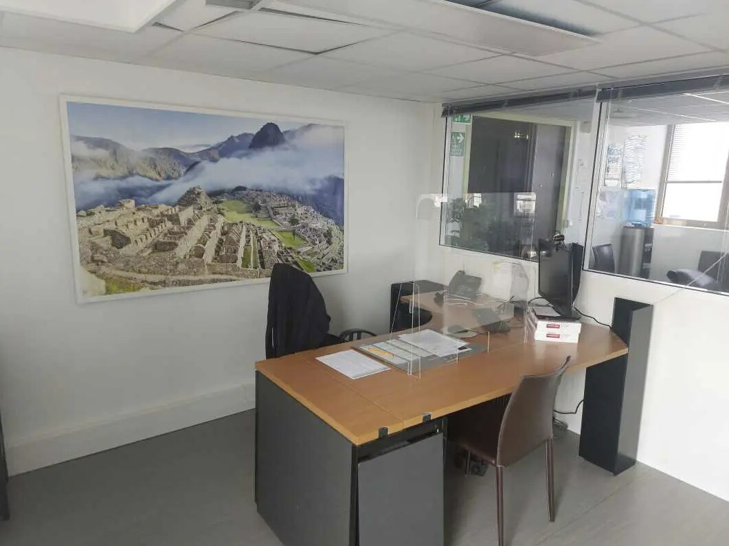 Office in Vincennes for lease Interior Photo- Image 1 of 8