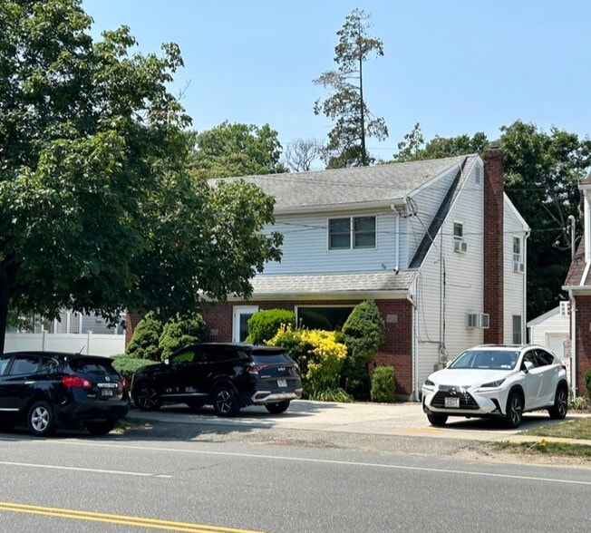 2138 Wantagh Ave, Wantagh, NY for lease - Building Photo - Image 2 of 13