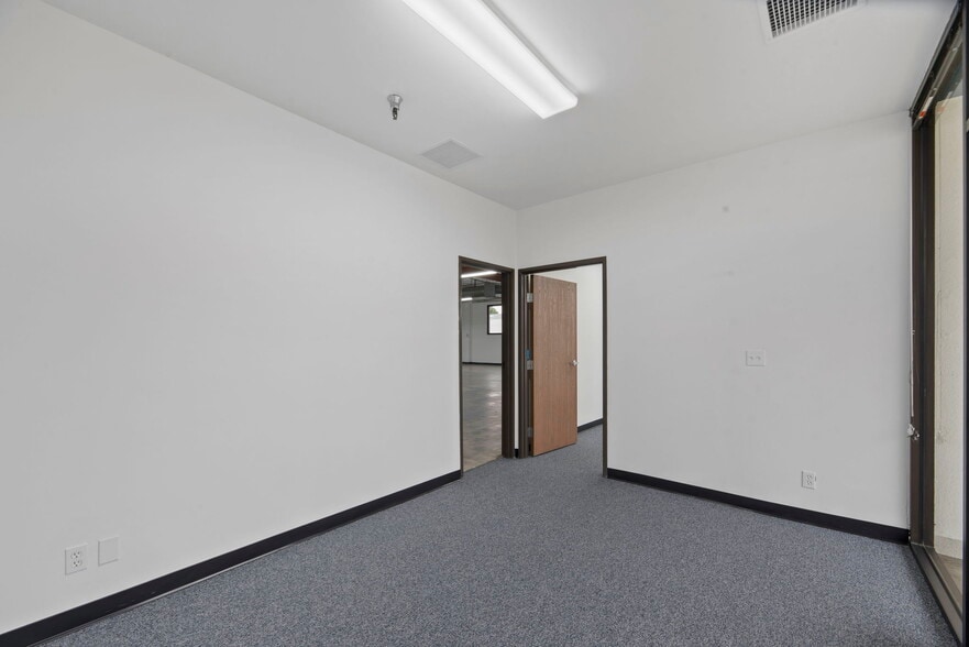 1761-1765 W Oak St, Torrance, CA for lease - Building Photo - Image 3 of 16