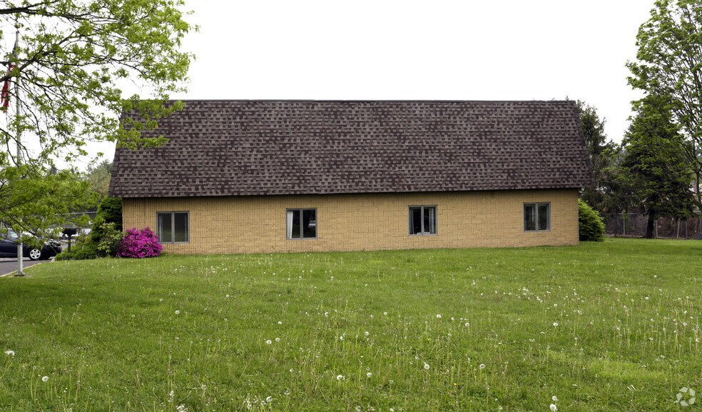 1795 Stout Dr, Warminster, PA à louer - Photo du bâtiment - Image 3 de 9